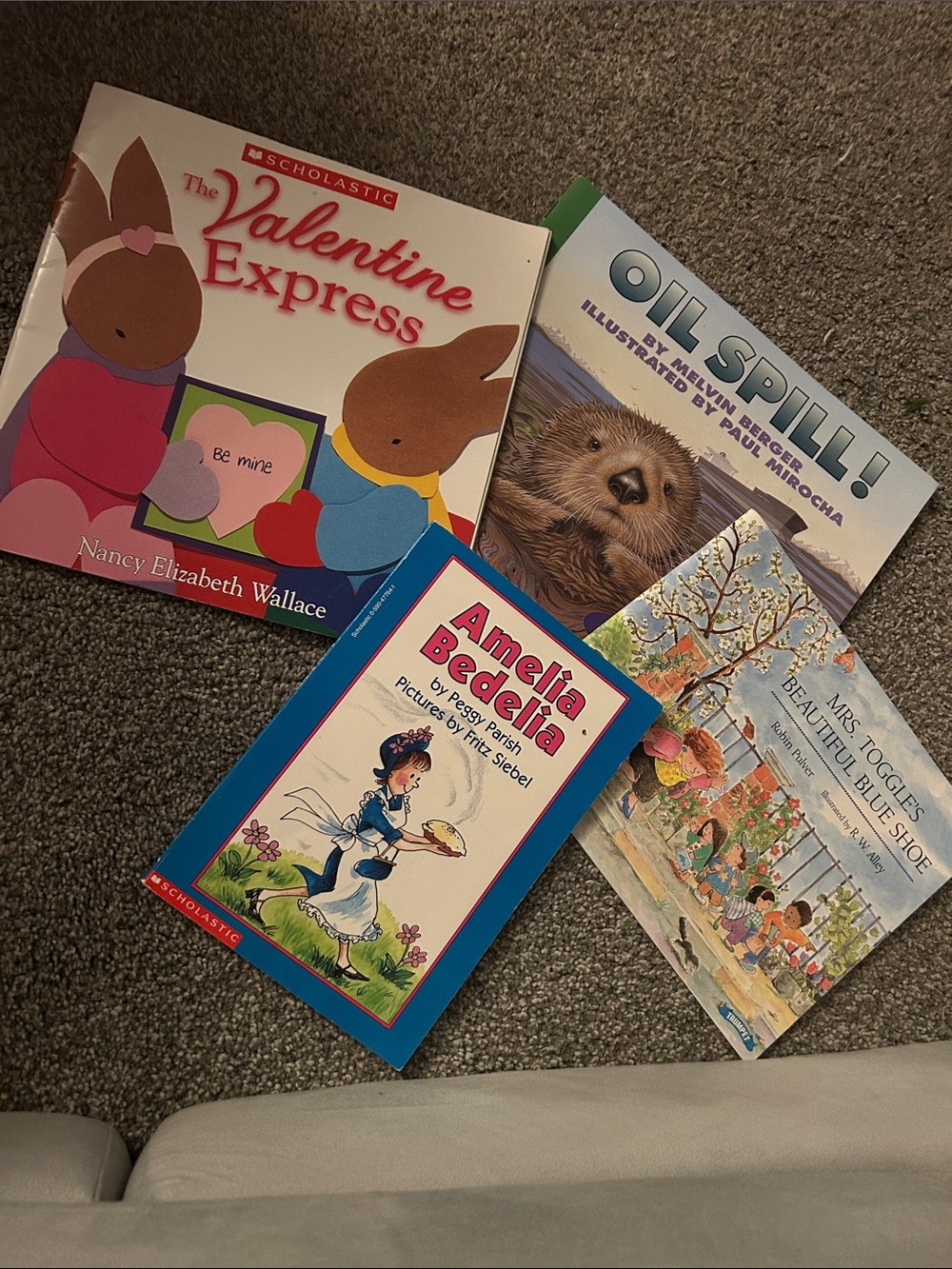 Scholastic Kids Books - 4 Random books